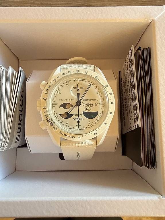 Orologi: Swatch Moonshine Gold Edition  – Nuovo e nell'imballaggio originale da Büren SO venduto da Flomi_4413