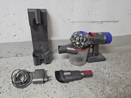 Dyson V8 Handstaubsauger mit Zubehör
