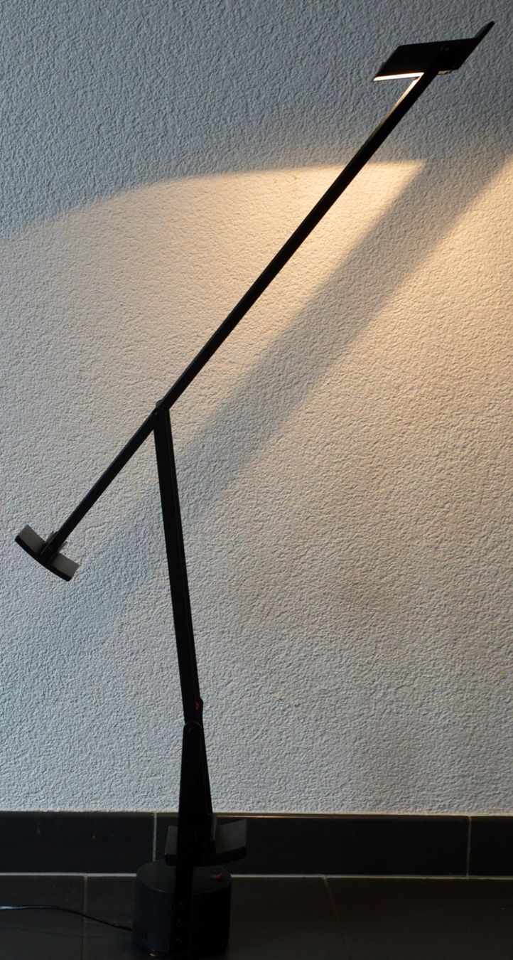 Artemide Lampen: Lampe de table Artemide Tizio – Gebraucht aus Collonges von arashee