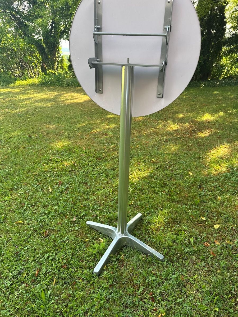 Tables: Stehtisch Metall Rund – D'occasion à Winterthur par rosa1991 1