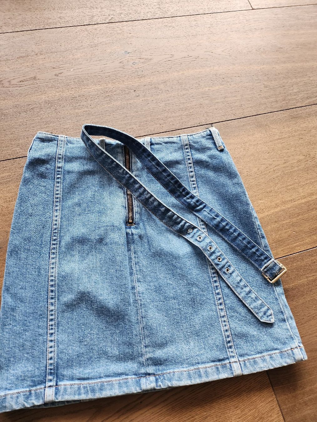 Tommy Hilfiger Röcke: Minijupe Jeans Tommy Hilfiger – Gebraucht aus Buttisholz von pri_6mw2 2