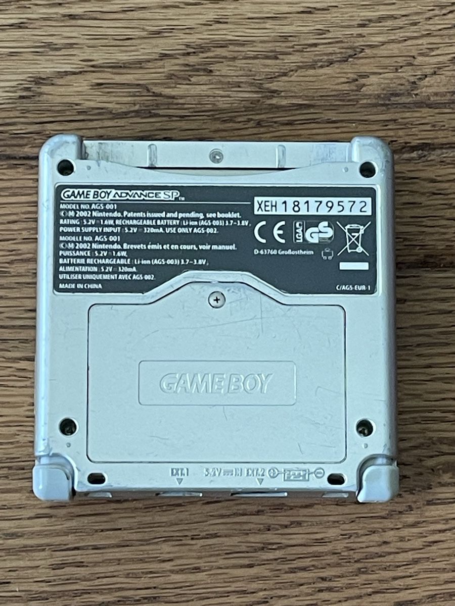 Nintendo Console: Game Boy Advance SP AGS-001 Silber mit Ladekabel – Usato da Zuerich venduto da Dorsi 3