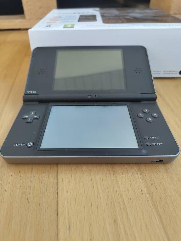 Konsolen: Nintendo DSi XL – Gebraucht aus Einsiedeln von Matteo_123