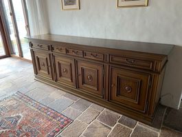 Massive Vintage-Anrichte / Sideboard im klassischen Landhaus