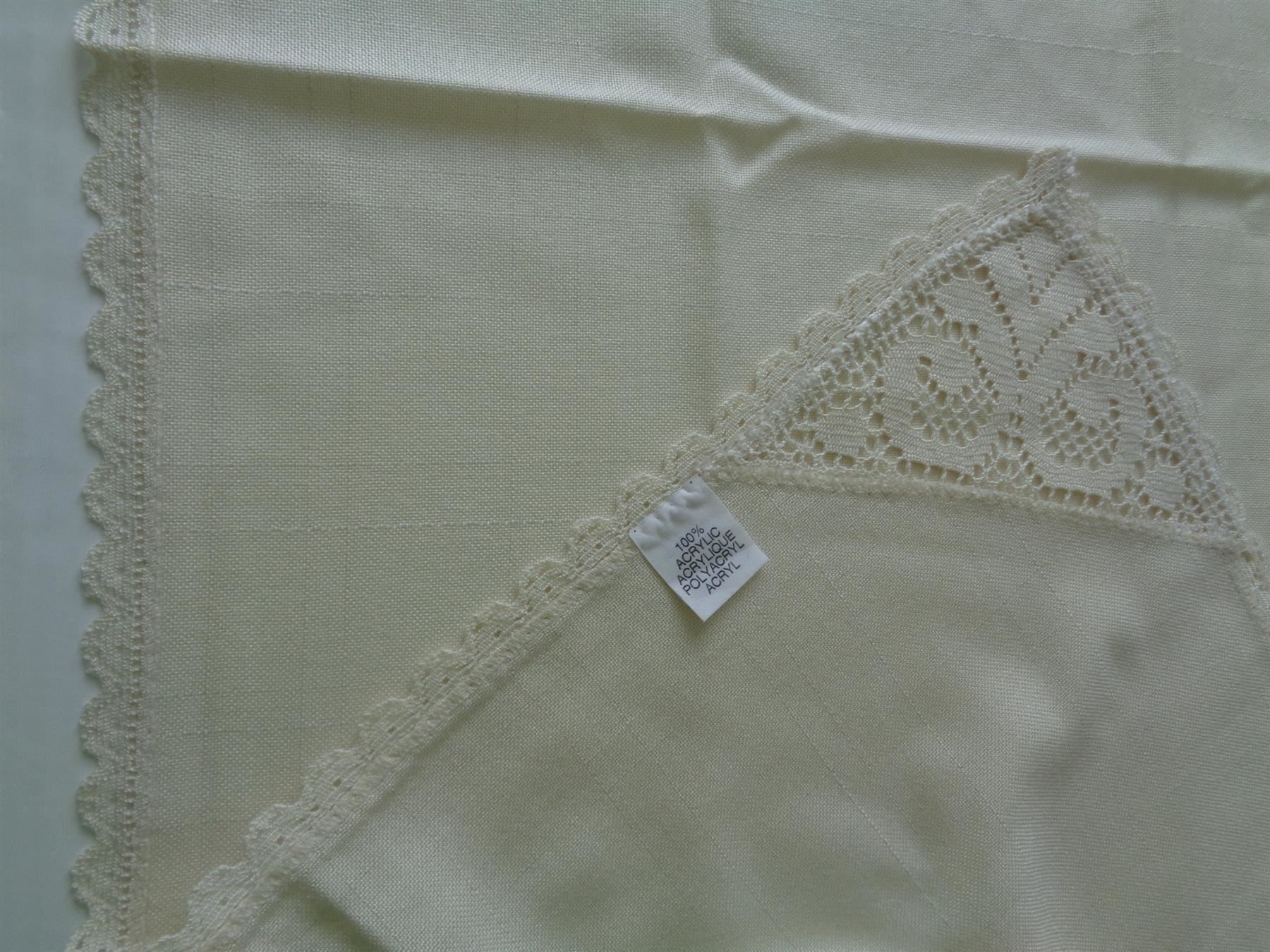 Coperte: Tischdecke beige 133x155 cm. Polyacryl – Usato da Chur venduto da omonia 2