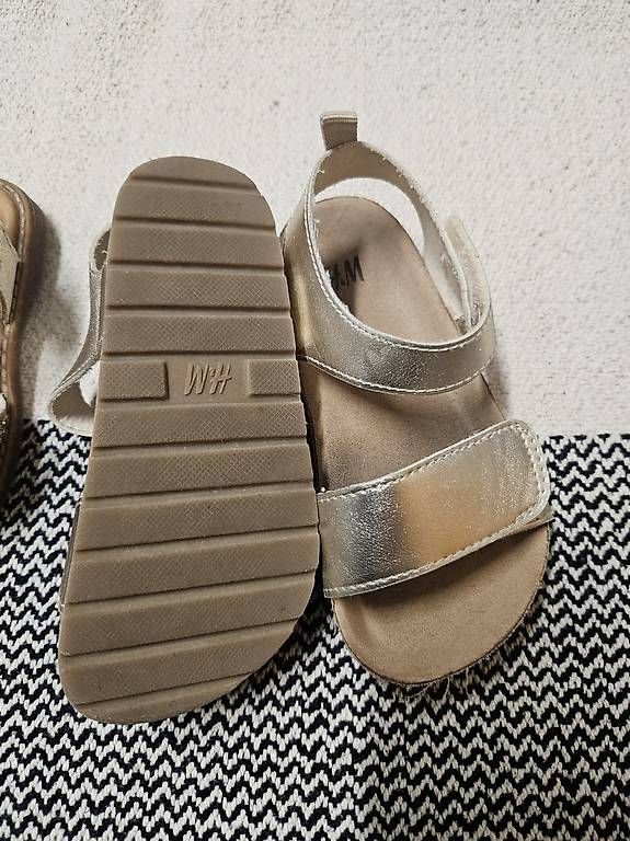 Schuhe für Mädchen: Badeschuhe/ Sandalen Gr 25 – Gebraucht aus Basel von lar_7c62 1