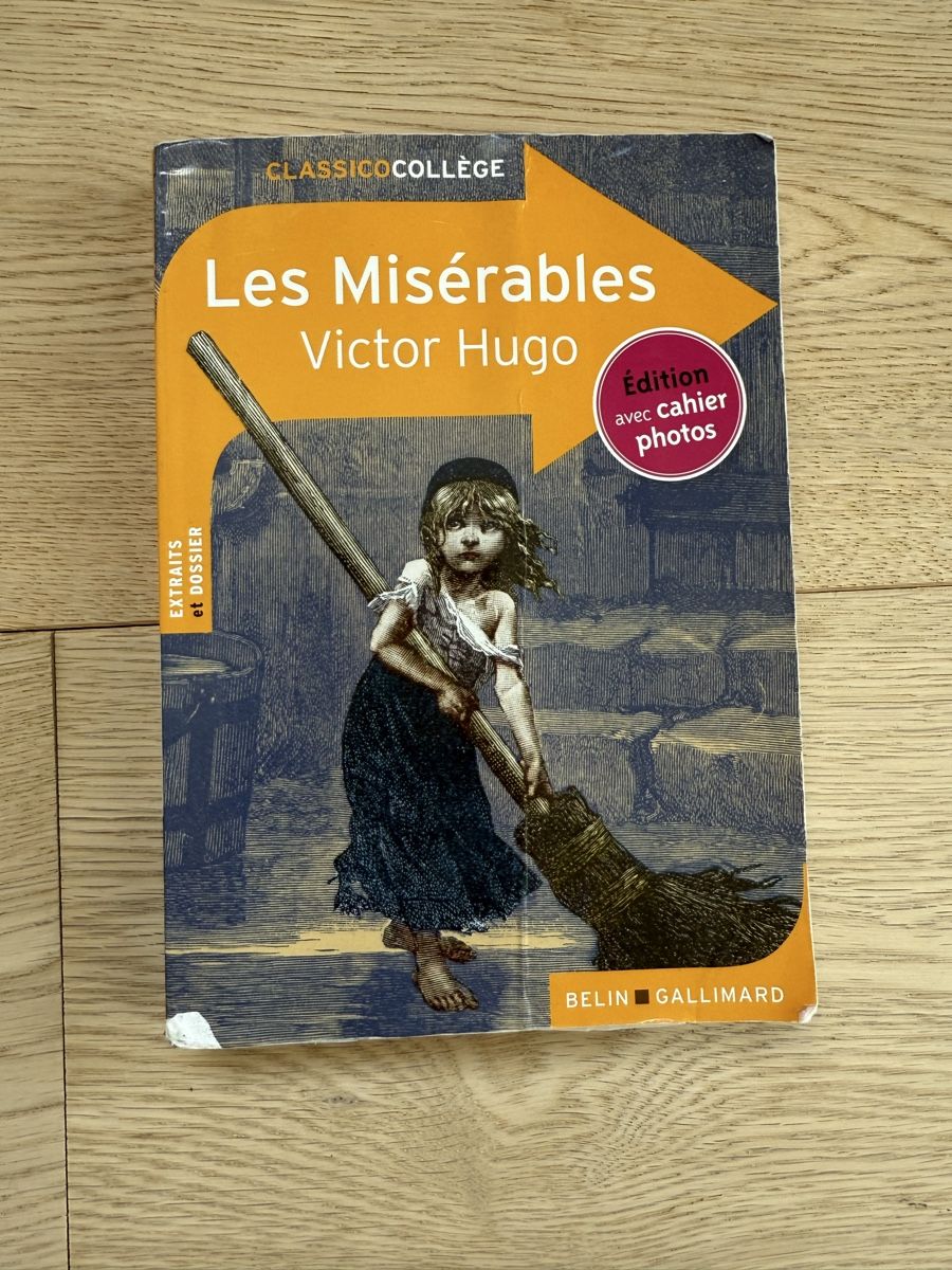 Libri: Les Misérables, Victor Hugo. Édition Classico Collège. – Usato da Zürich venduto da Irassa