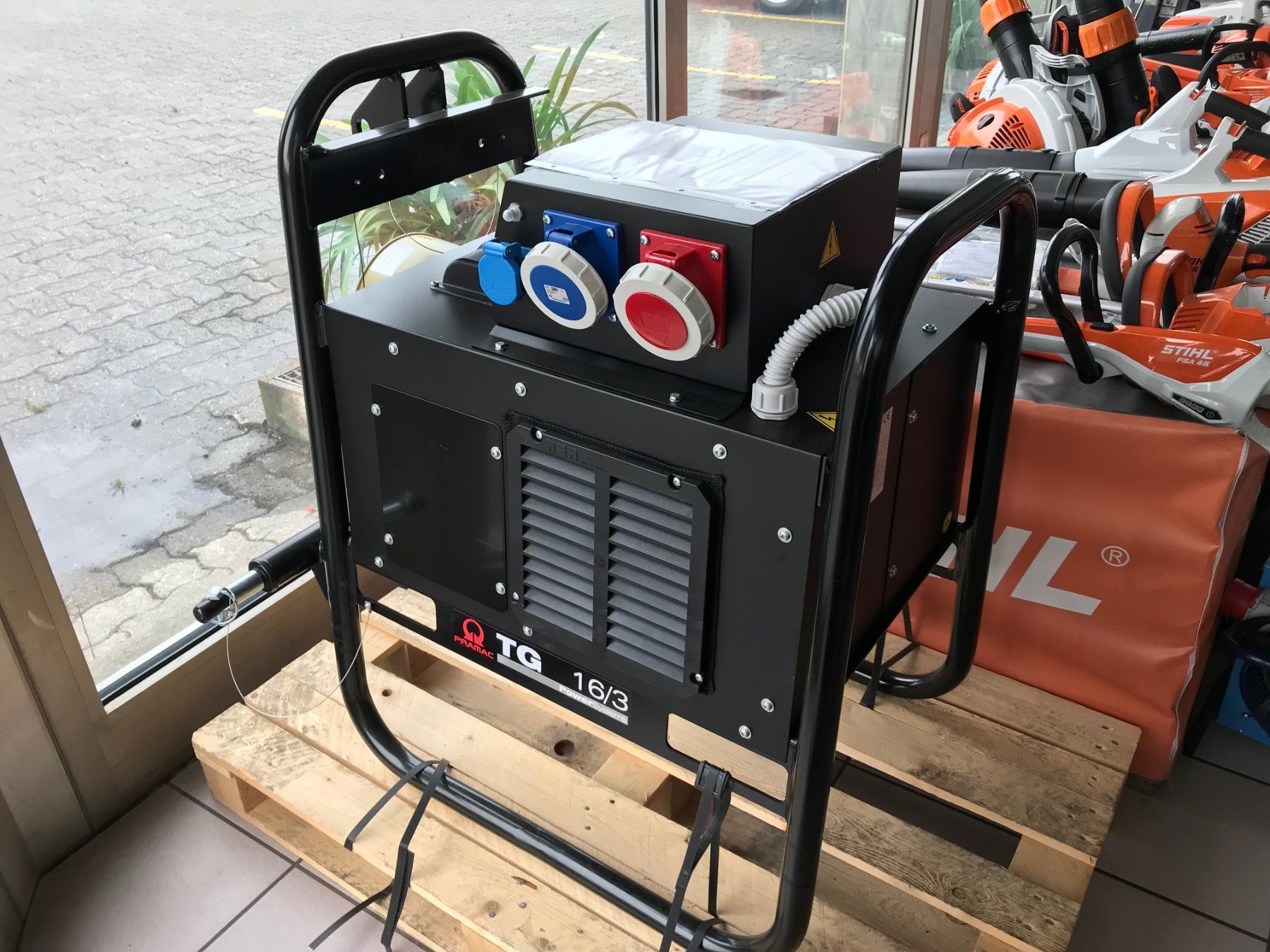 Generatori di corrente: Pramac TG 16 Zapfwellengenerator – Usato da Ballwil venduto da buc_857d 2