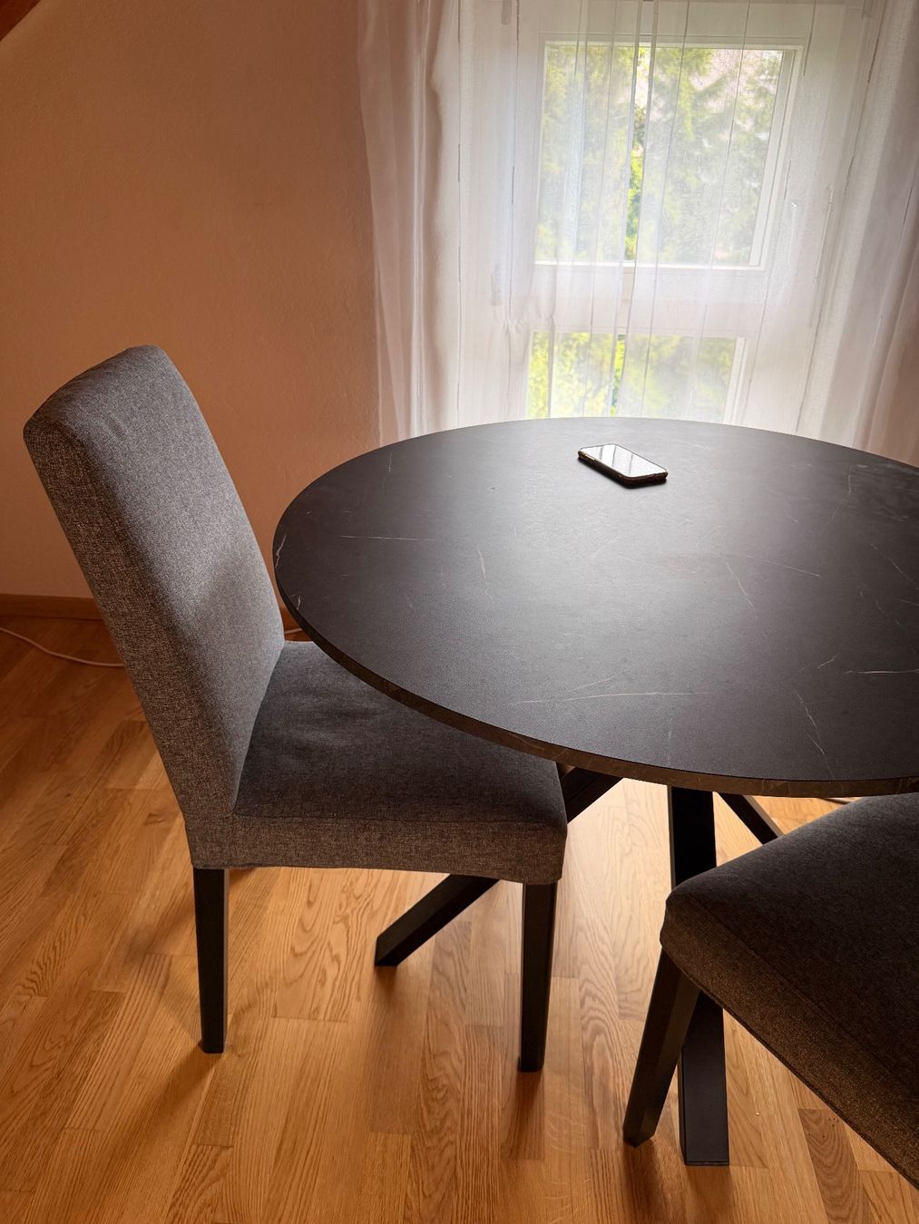 Ikea Set de table et chaises: MARIEDAMM table 105cm and 2 chairs – D'occasion à Murten par api_mwx2