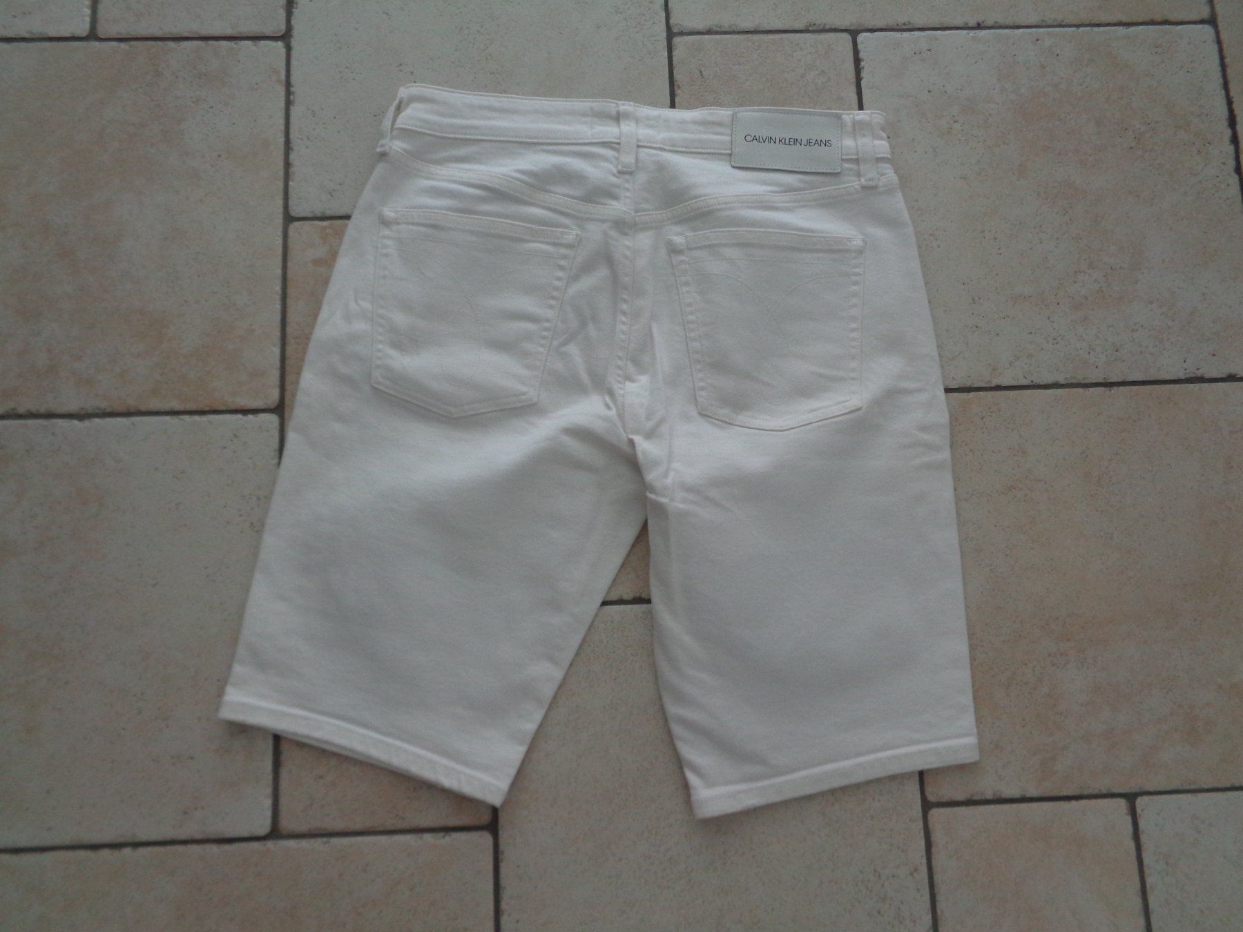 Calvin Klein Pantaloni: Shorts  Calvin Klein  Grösse W32 – Usato da Kreuzlingen venduto da Robi-2003 3