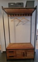 GARDEROBE METALL UND HOLZ