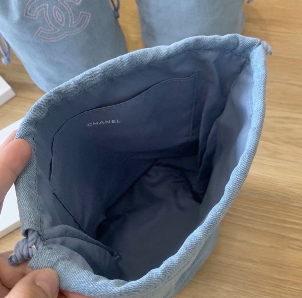 Sacs femmes: Chanel 2026 Denim Drawstring Bag Summer  – Neuf avec emballage d'origine à Chur par Madeys 5