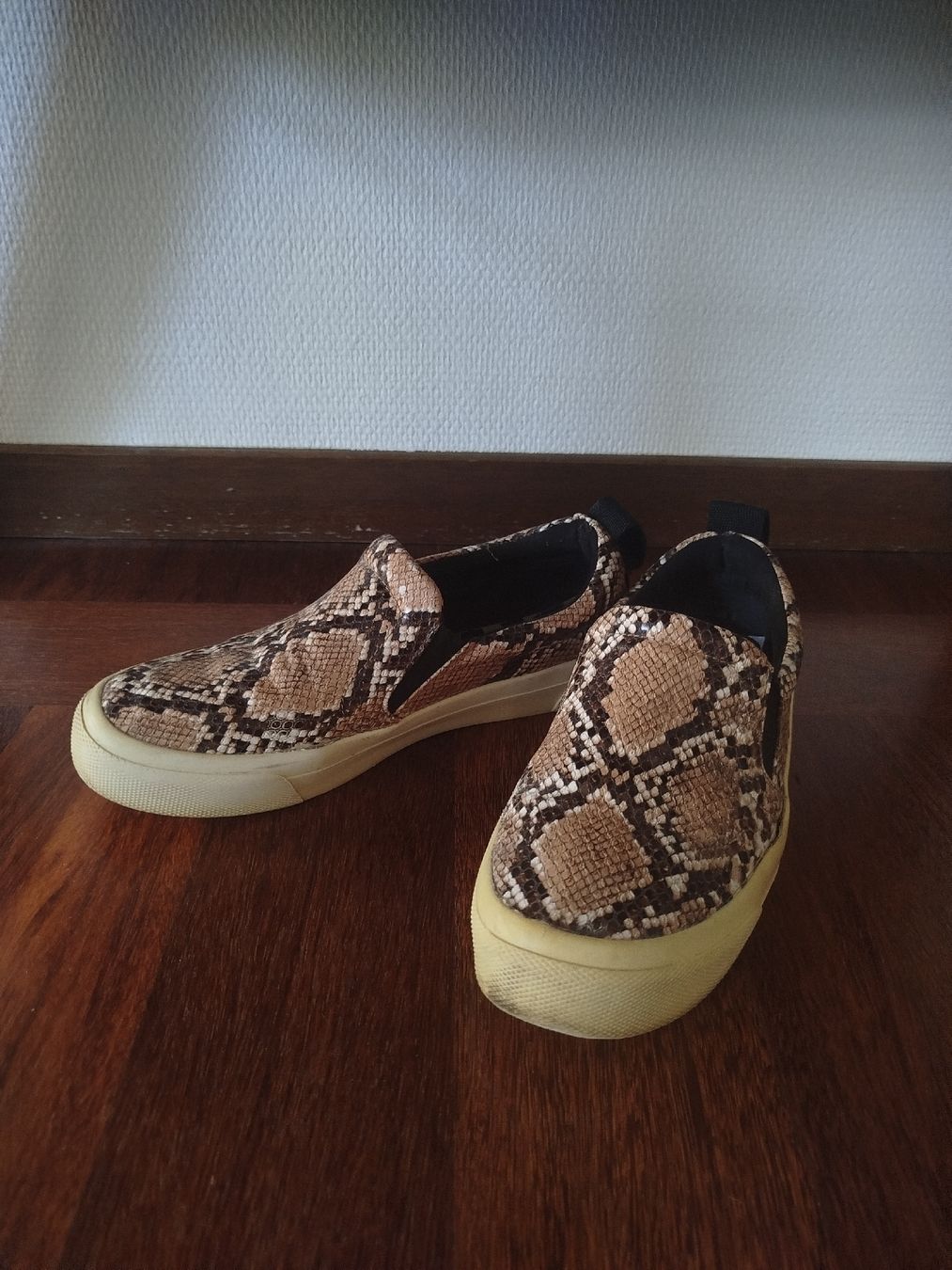 Zara Scarpe da donna: Slides/Mules/Mokassins mit Schlangenmuster – Usato da St. Gallen venduto da jbu_ns6v