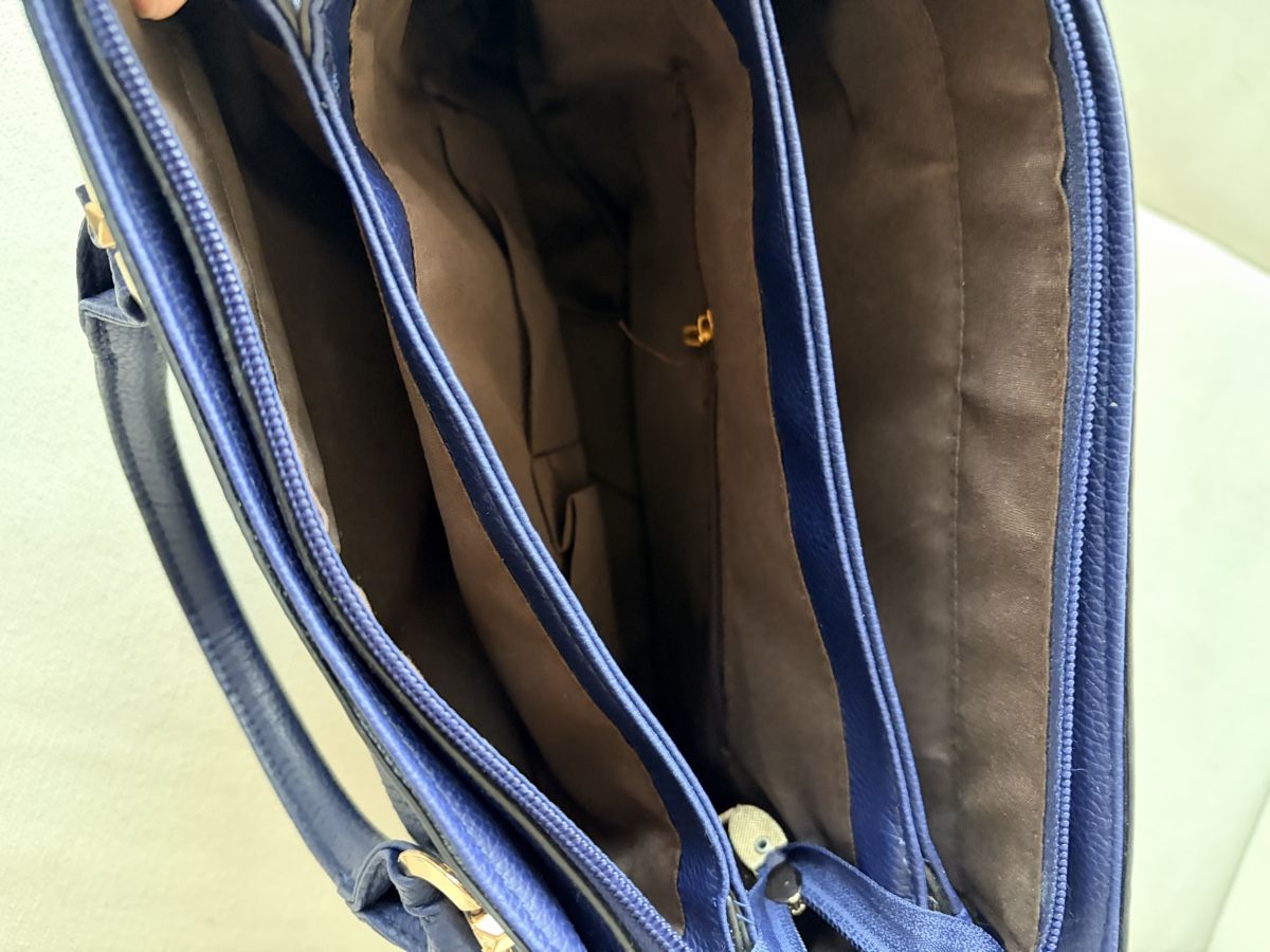 Borse da donna: Sac à main bleu marine élégant avec breloque décorative – Nuovo (secondo la descrizione) da Champlan venduto da Ger77 2