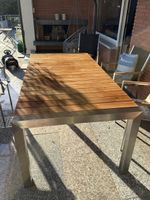 Esstisch aus Teak-Holz und Edelstahl in neuwertigem Zustand