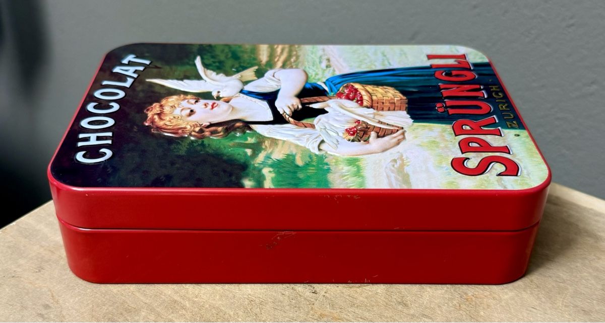 Sonstige Dekorationen & Accessoires: Jubiläums Blechdose Confiserie Sprüngli – Gebraucht aus Rothrist von Luckywinner 3