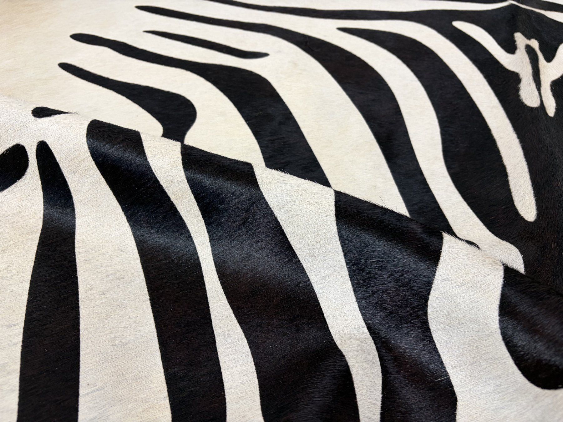 Teppiche: echtes Kuhfell Teppich Zebra – Neu und originalverpackt aus Arbedo von patagonialeatherrugs 2