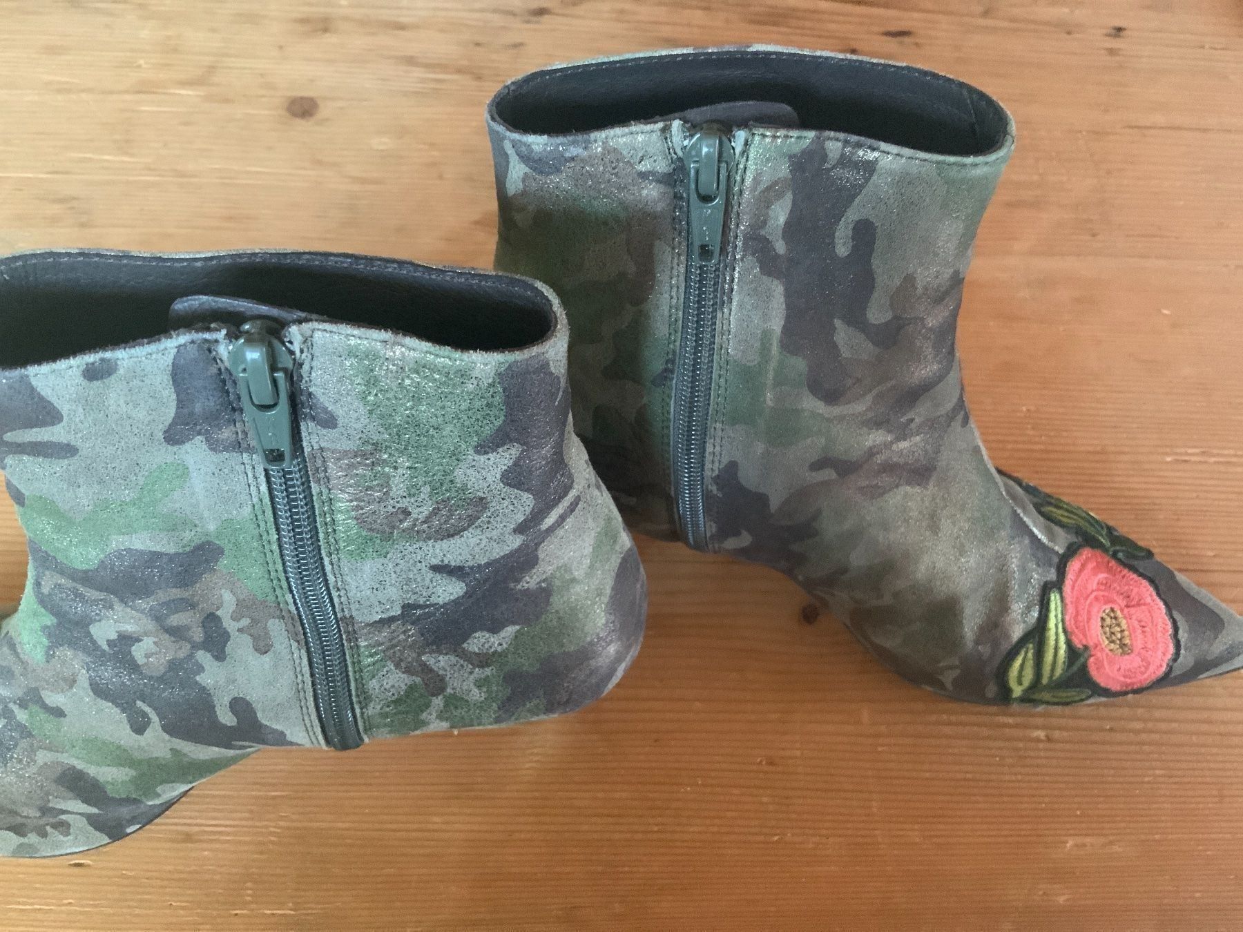 Scarpe da donna: Coole Stiefelette im Tarnmuster, Gr. 37 Designer – Usato da Nesslau venduto da Giga257 3