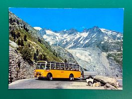 Grimsel-Pass-Strasse mit Oldtimer-Postauto
