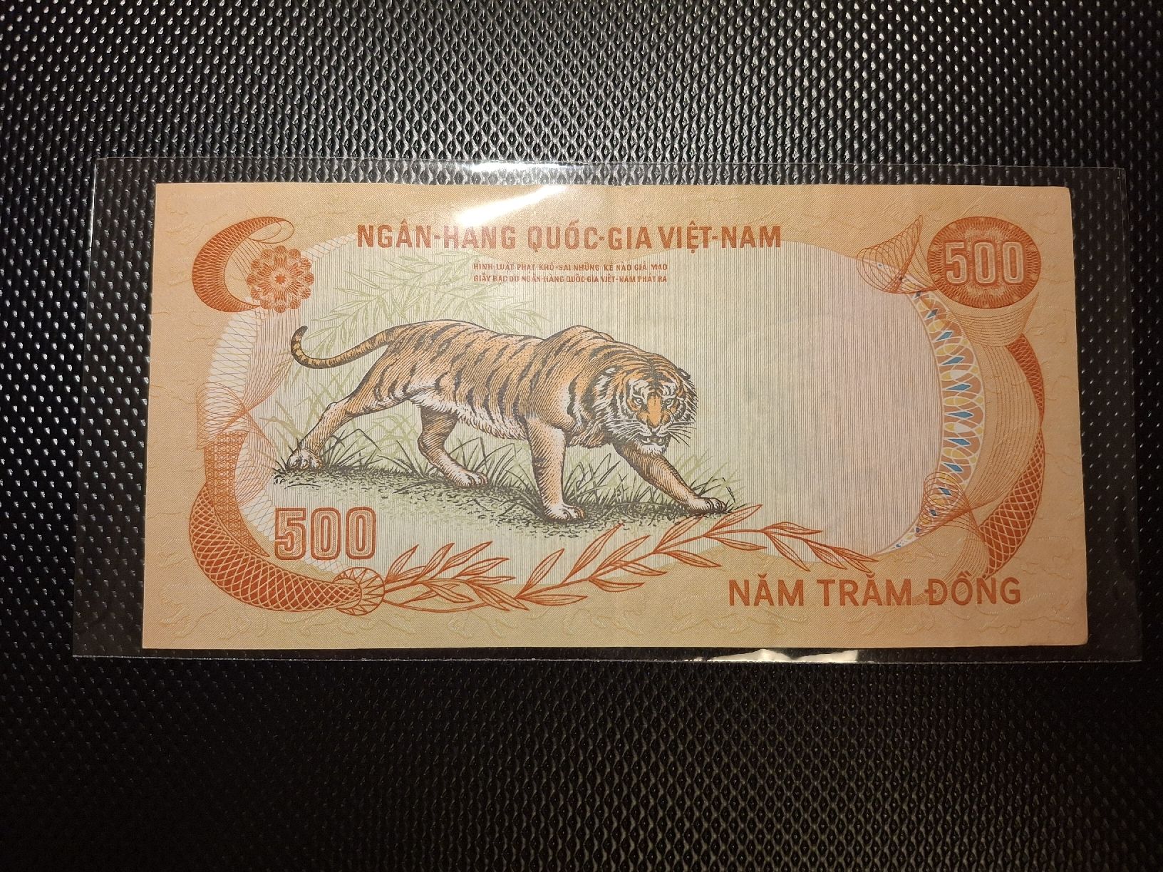 Banknoten: Vietnam 500 Dong Banknote tiger design. – Gebraucht aus Geroldswil von Antica01