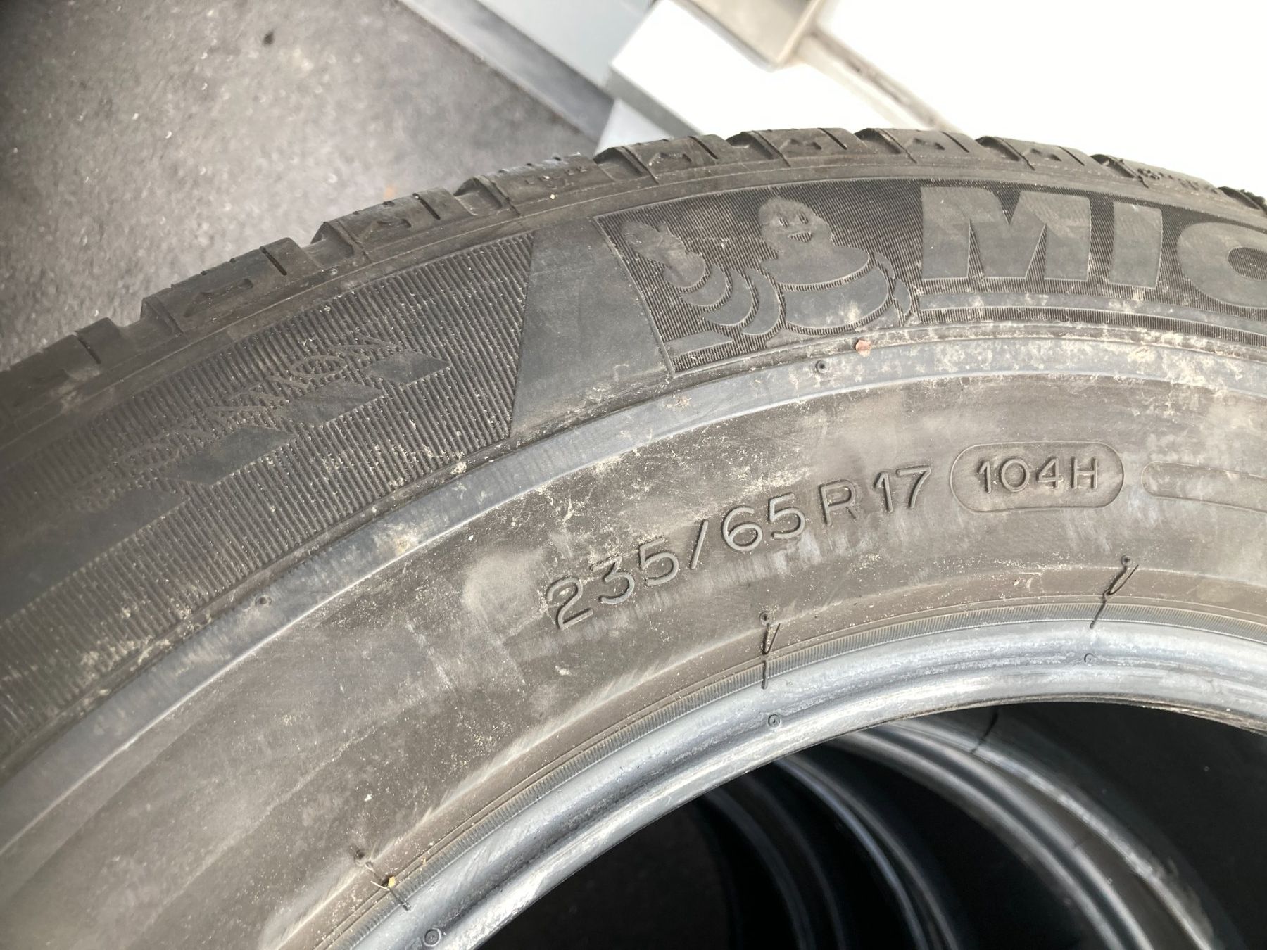 Michelin Pneus & Kompletträder: Winterpneu 235/65R17 Michelin – Gebraucht aus Cham von WB2223 1
