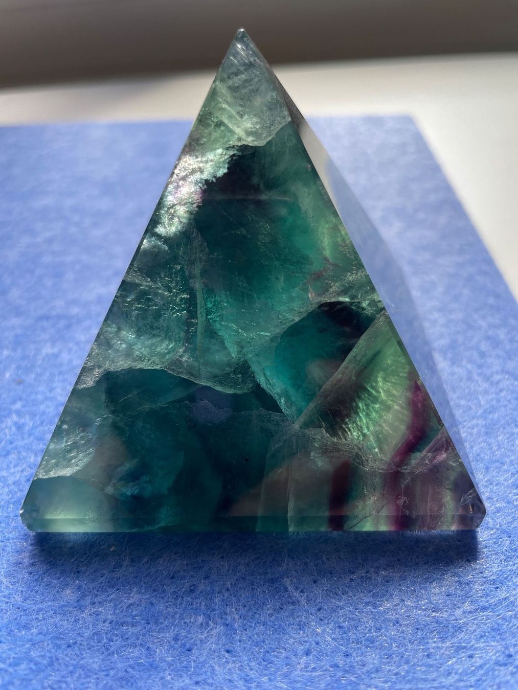 Minerali & Pietre curative: Fluorit Pyramide – Usato da Winkel venduto da cma_df88