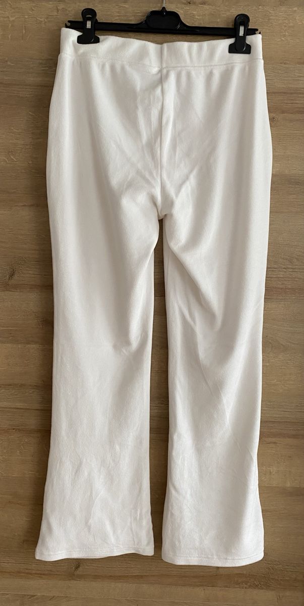 Pantaloni: Bequeme Hose Offwhite – Usato da Ennenda venduto da mar_kz98 2