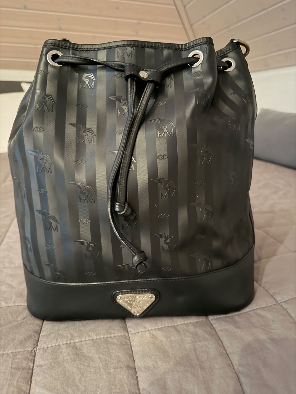 Maison Mollerus Taschen für Damen: Maison Mollerus Beuteltasche "Niesen" schwarz – Gebraucht aus Horgen von Dorastar