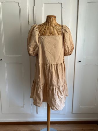 Kleid beige mit Puffärmel - M