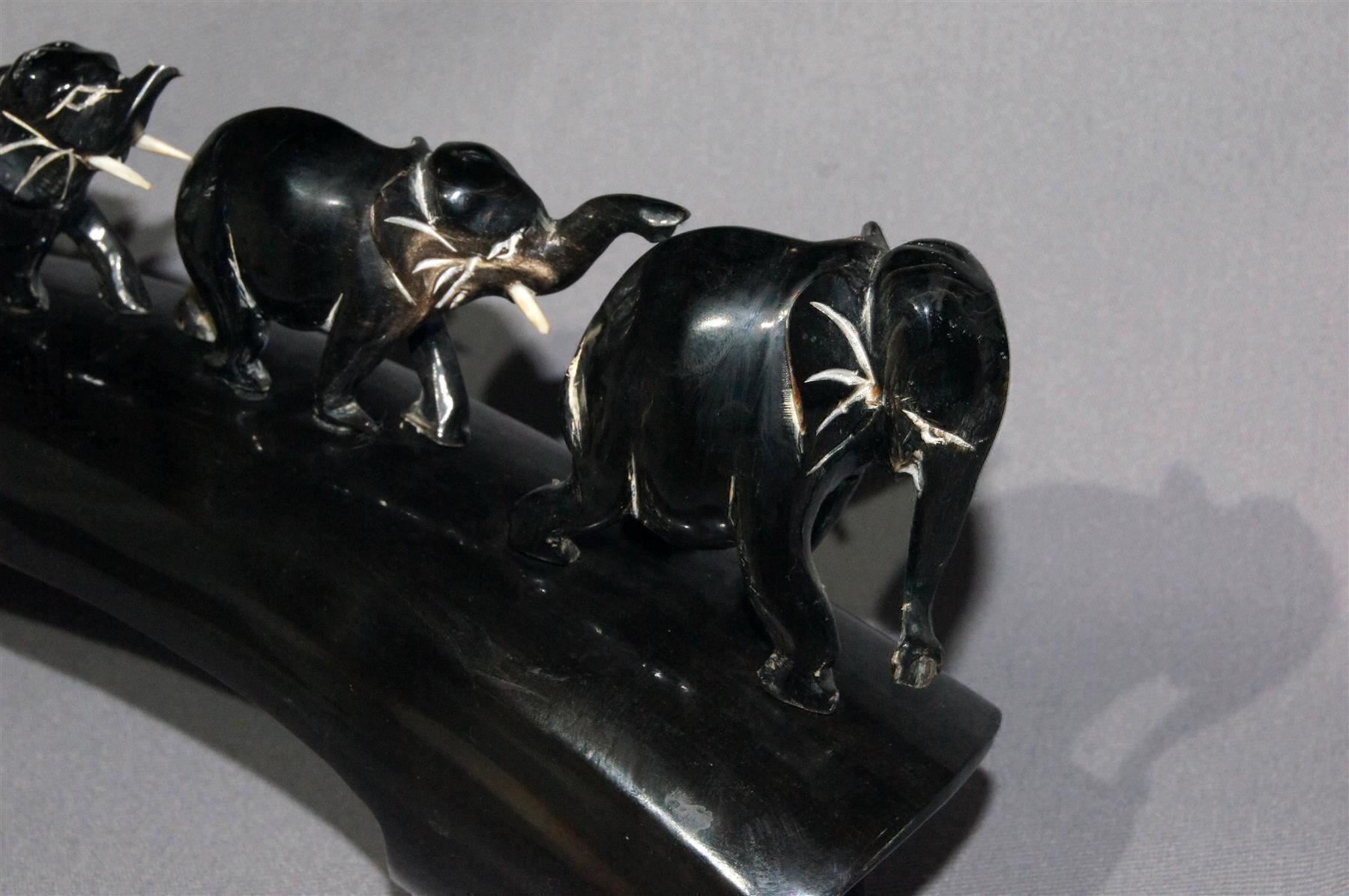 Skulpturen & Statuen: Schöne Elefantenbrücke aus Horn – Gebraucht aus Geroldswil von ARTEFACTO 7