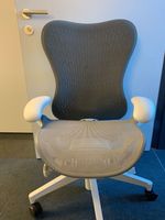 Bürostuhl (grau) von Herman Miller Mirra