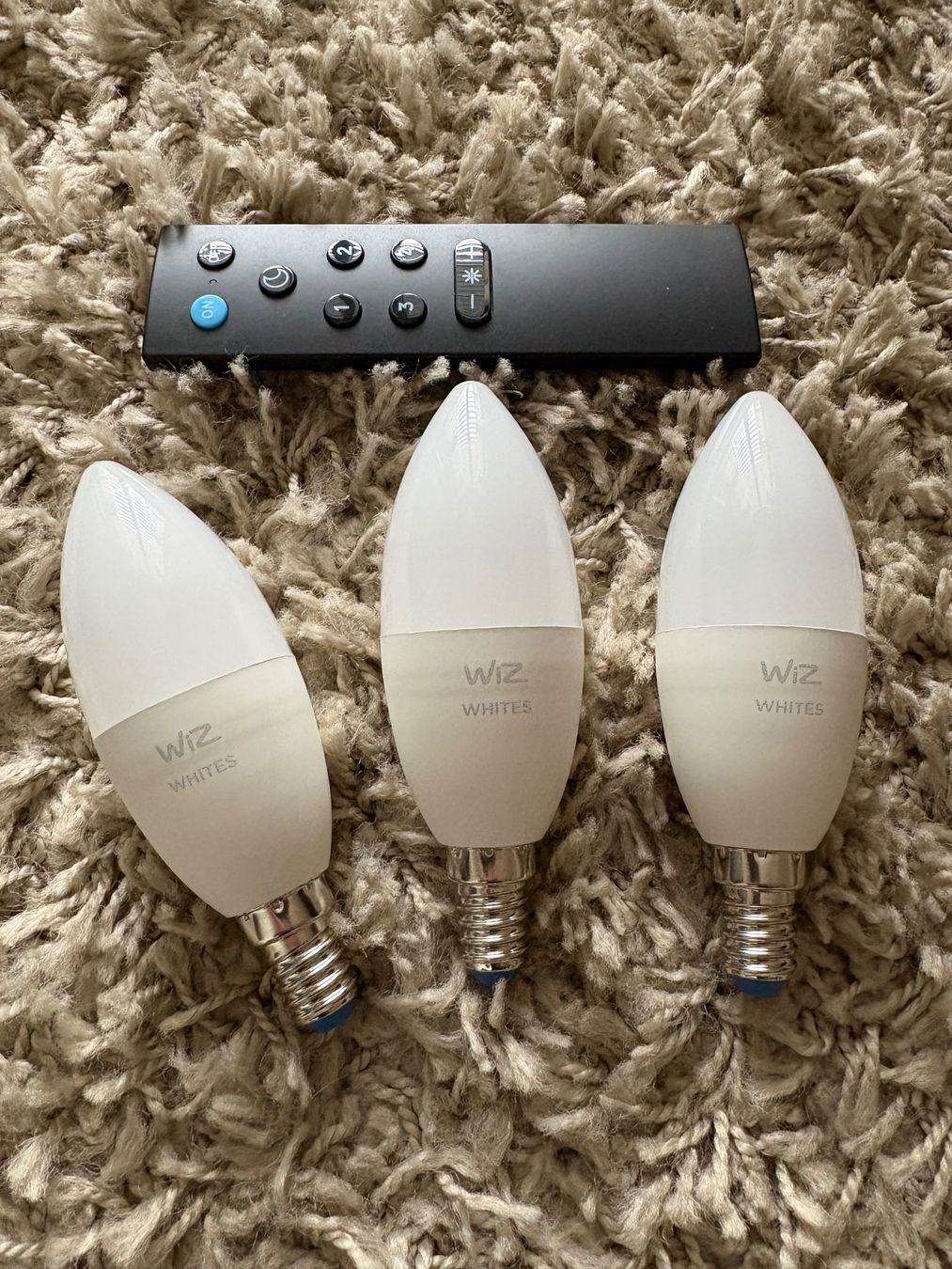 Lampade: WiZ Lampe 40W E14 Kerzenform – Usato da Neukirch Egnach venduto da Bruno-Privatverkauf