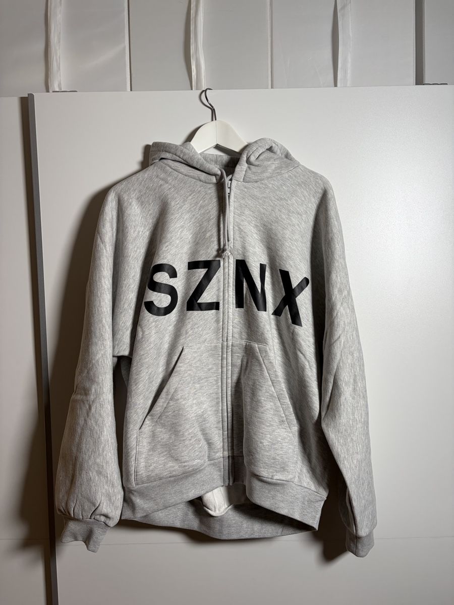 Maglioni & Felpe: Yeezy SZNX HD-10 Size 3 New – Nuovo e nell'imballaggio originale da Wittenbach venduto da therealmoonstone 1