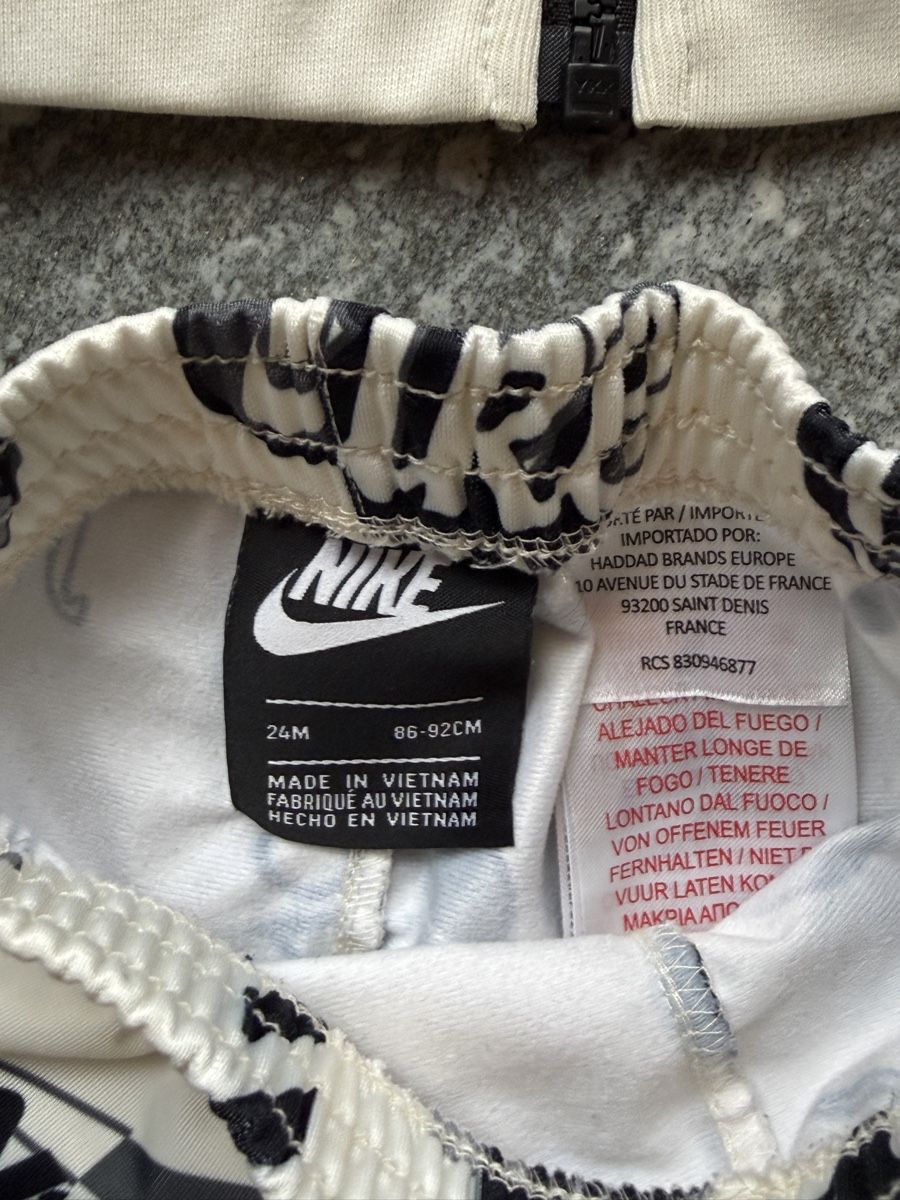 Nike Pantaloni: Nike Jogginganzug Gr. 86-92 – Usato da St. Gallen venduto da AsanwaChee 1