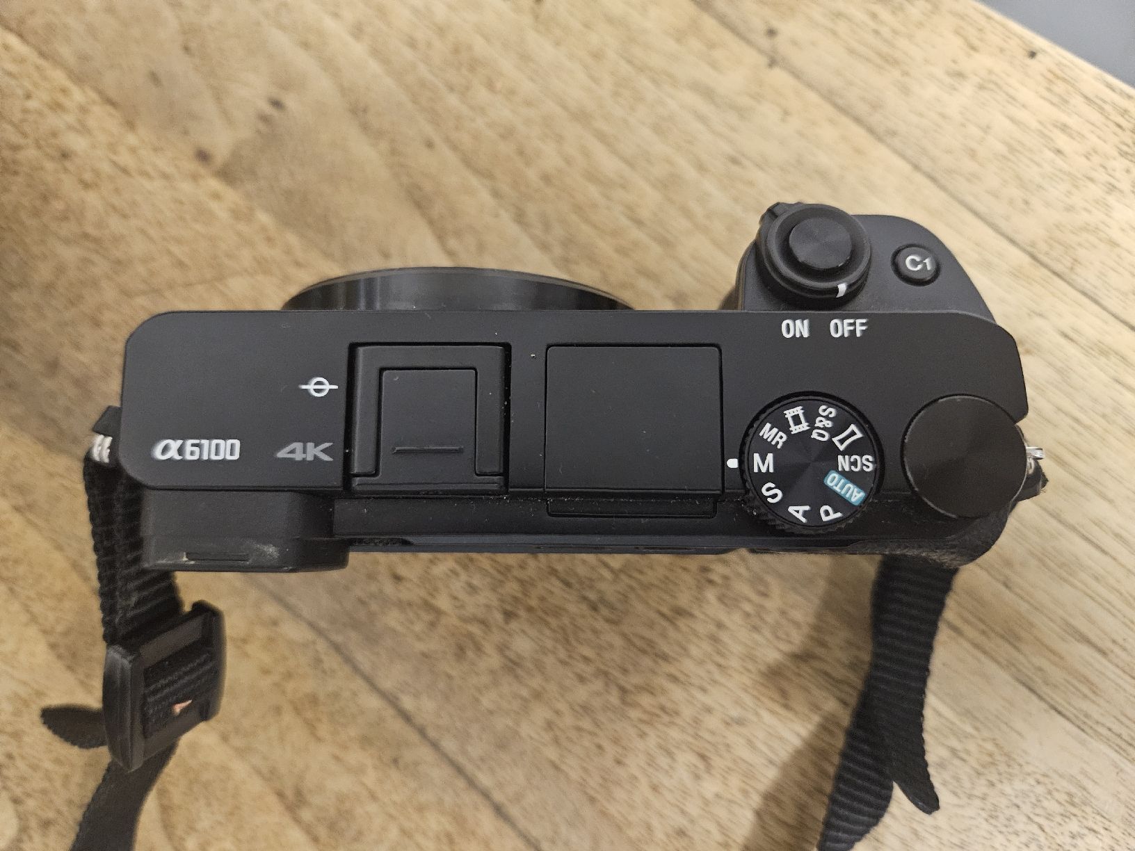 Sony Fotocamera: Sony a6100 Body mit 2 Akkus und Ladegerät – Usato da Schaffhausen venduto da gaze15
