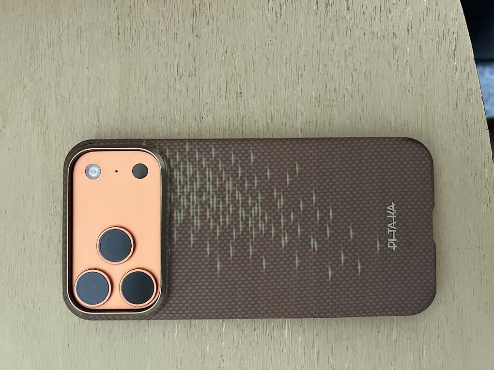 Telefoni cellulari / Smartphones: iphon 17 pro max orange 2 trbyt – Usato da Nendeln venduto da Uenmus 1