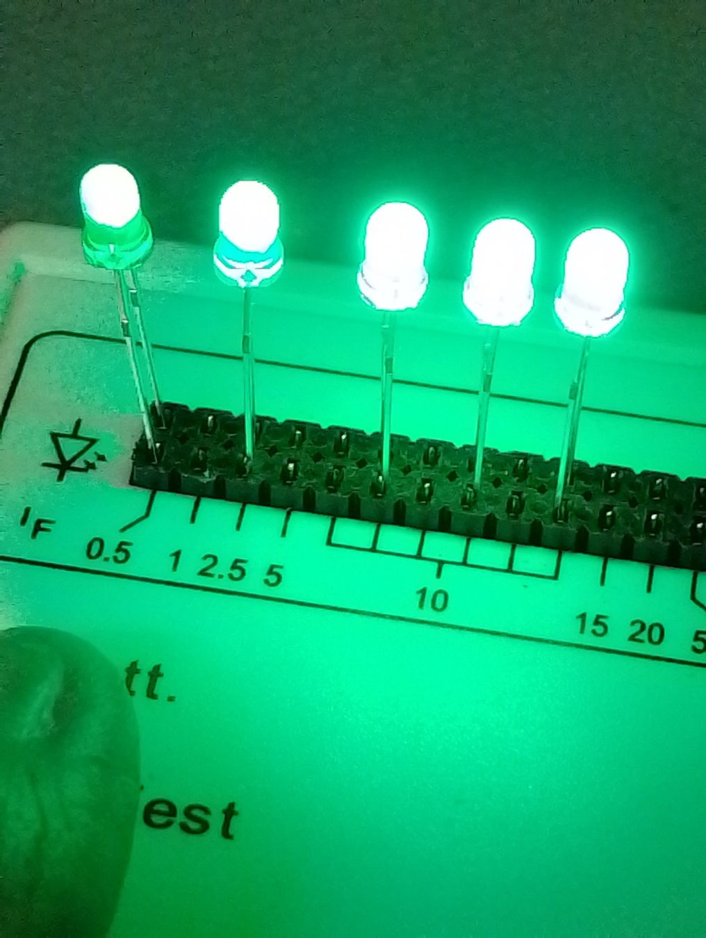 Componenti elettronici: LED 3mm helles grün  Set 100 Stk. – Nuovo (secondo la descrizione) da Aathal-Seegräben venduto da Pfenni