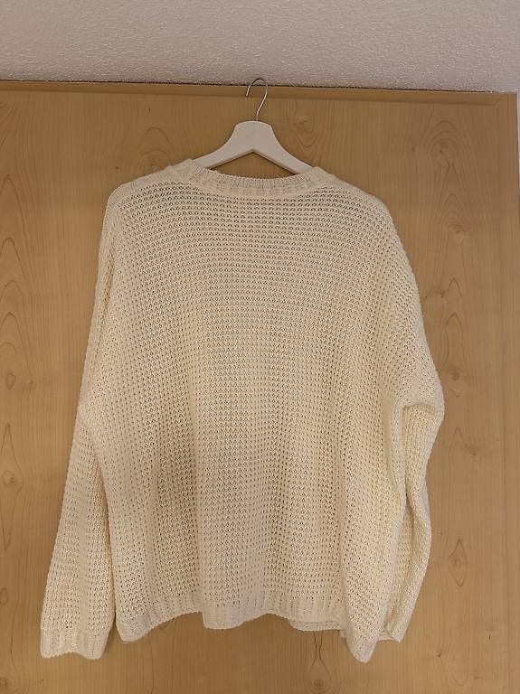 Maglioni & Felpe: Cremefarbener Strickpullover mit Zopfmuste – Usato da Rorschach venduto da Tara234 1