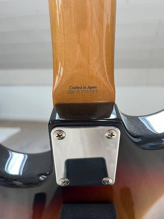 Fender Strumenti musicali: 2004 Fender Stratocaster '62 Reissue sunburst – Usato da Eglisau venduto da Peavey80 2