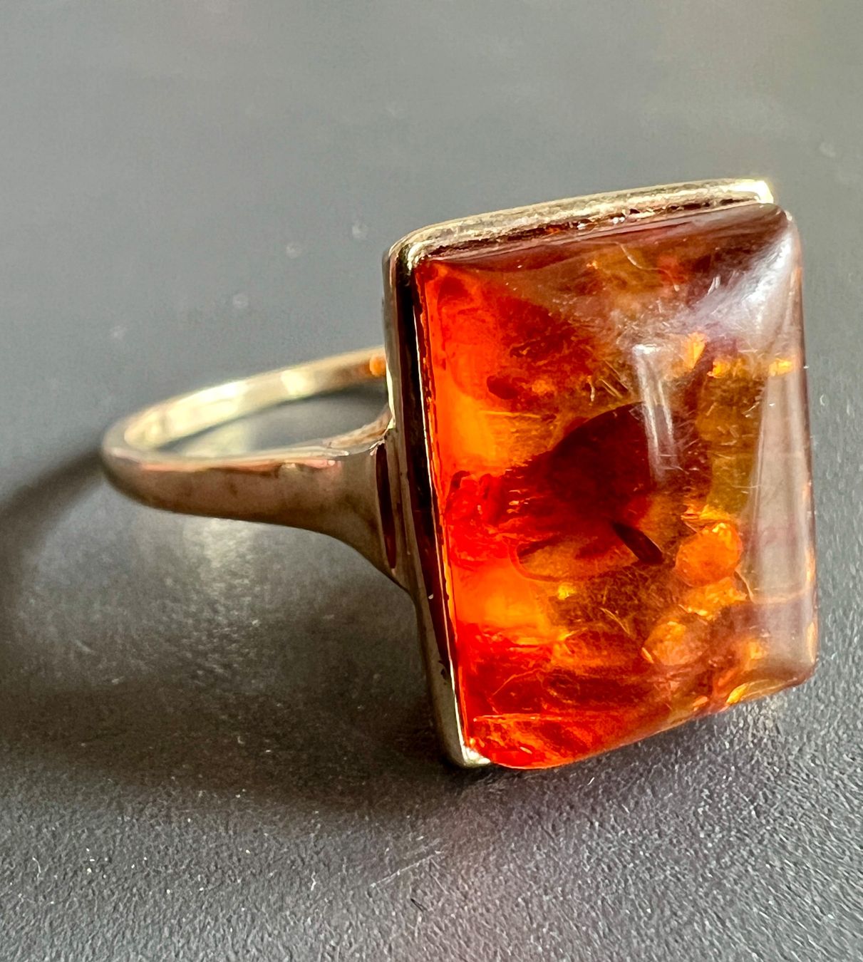Ringe: Gold-Ring 9K mit Bernstein – Gebraucht aus Chur von Penting1935