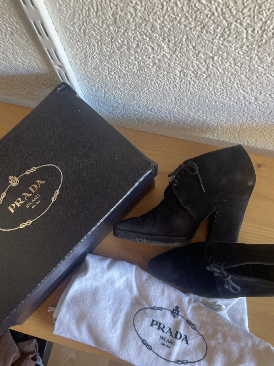Prada Chaussures femmes: Bottines Prada – D'occasion à Martigny par Lea_lucci
