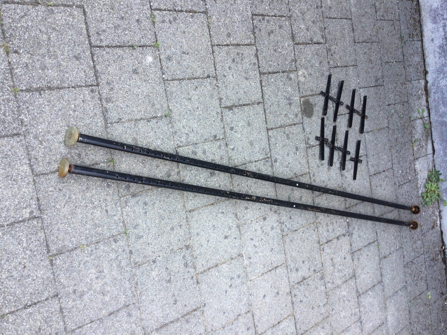 Scaffali: Gebrauchte Teleskop Regal Stangen plus Tablar Halter – Usato da Wangen SZ venduto da kuriosum12 2