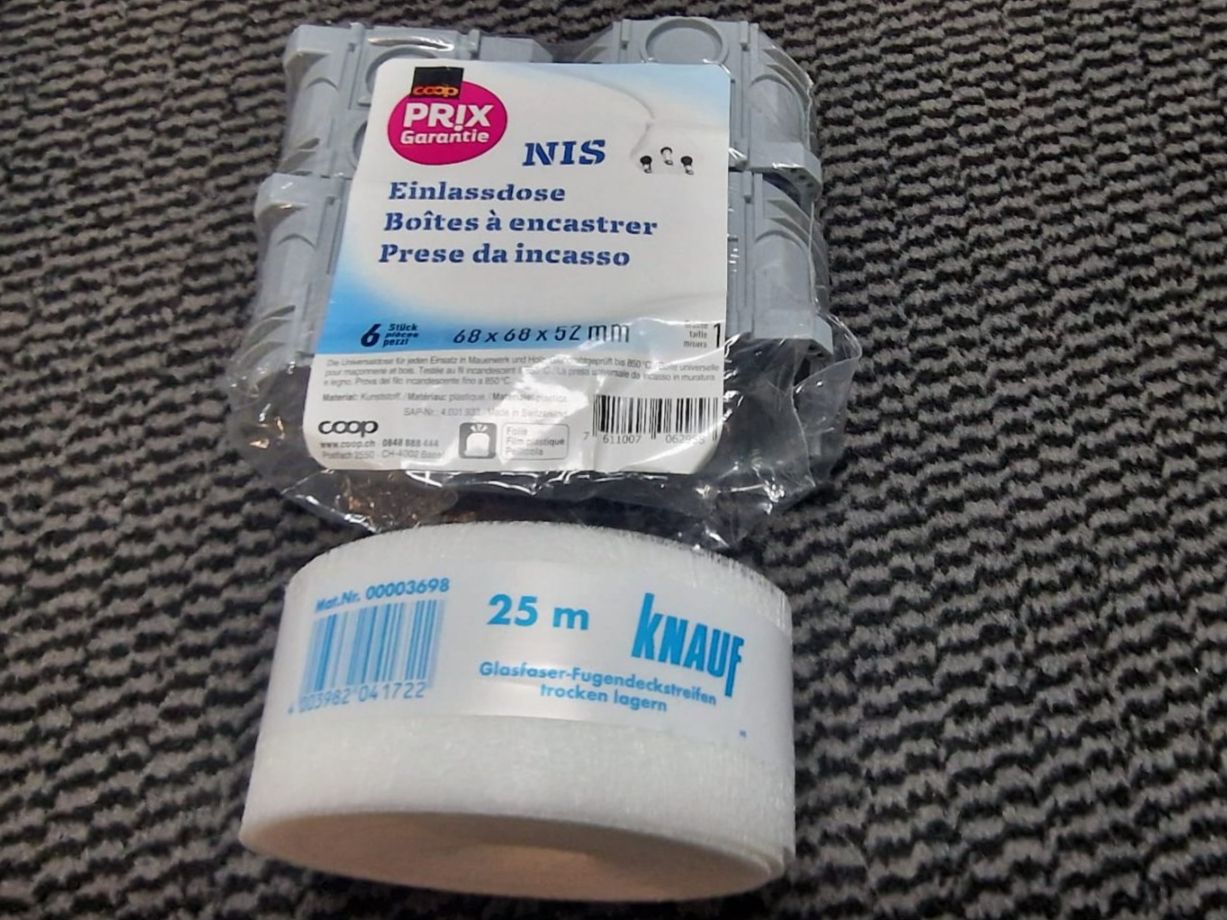 Tutti gli attrezzi: 4x Einlassdose, Glasfaserdeckstreifen, Isolierrohr, Lochsäge – Nuovo (secondo la descrizione) da Nussbaumen AG venduto da scrafafa 2