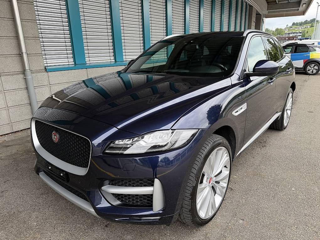 Automobili: Jaguar F- Pace 3.0 R Sport – Usato da Wollerau venduto da rio81