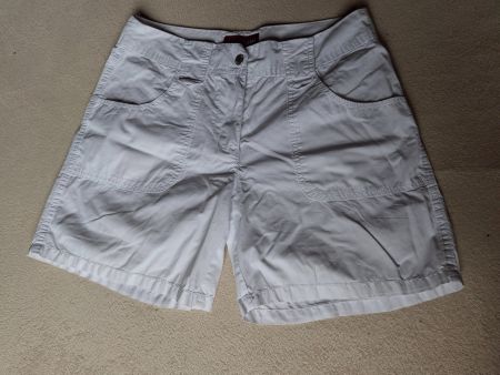 Short blanc taille 38 marque Biaggini