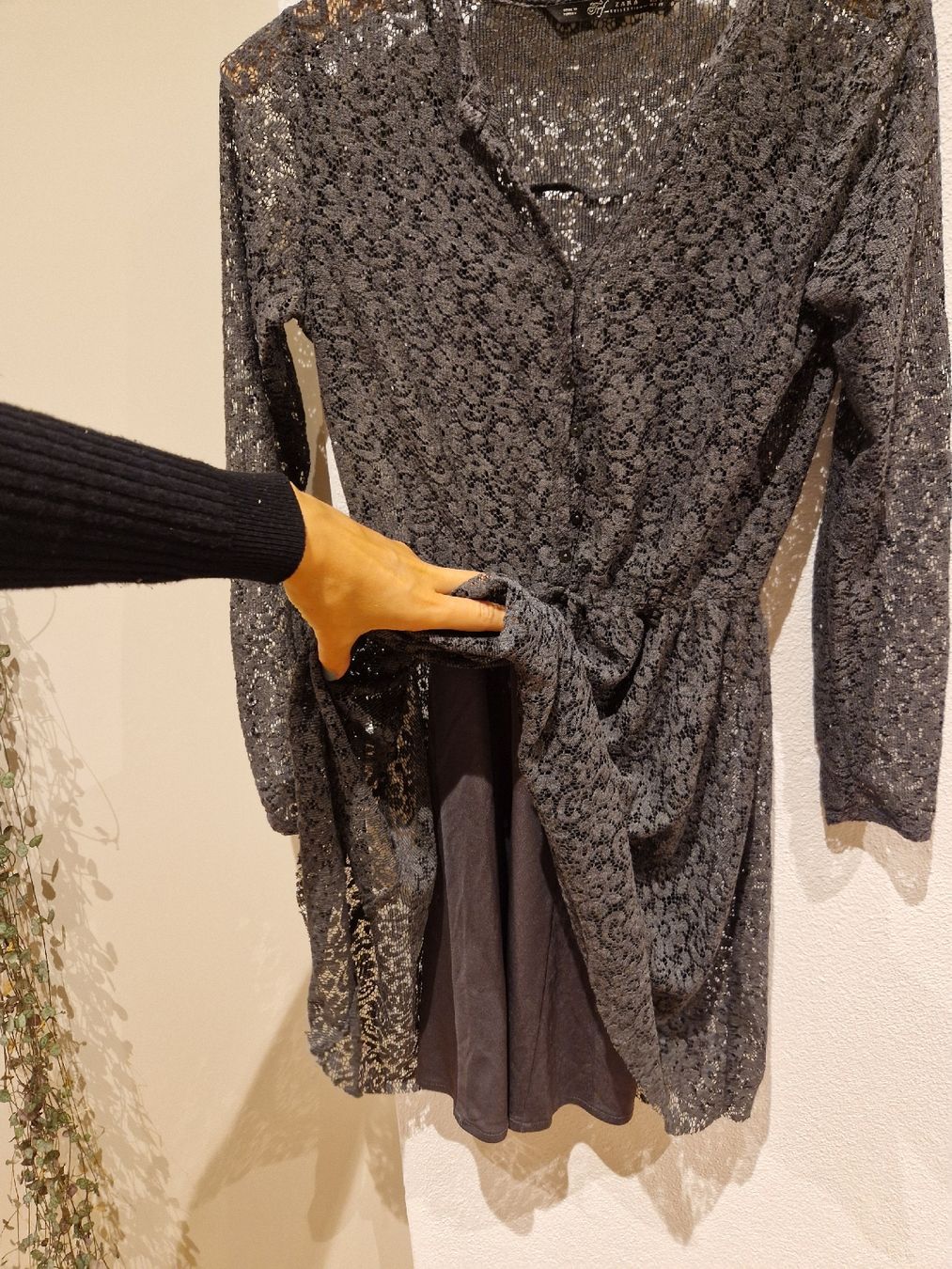 Zara Kleider: Zara Kleid aus Spitze in grau – Gebraucht aus Luzern von rebsi02 4