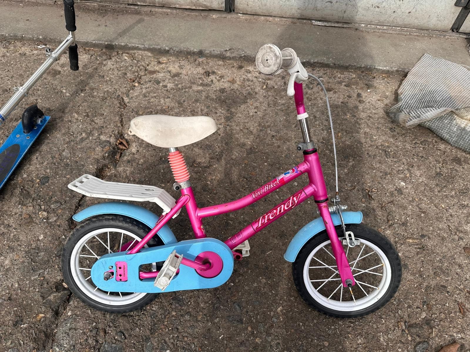 Biciclette: Trendy Mädchenfahrrad in Rosa und Hellblau – Usato da Chiggiogna venduto da albetta55 1