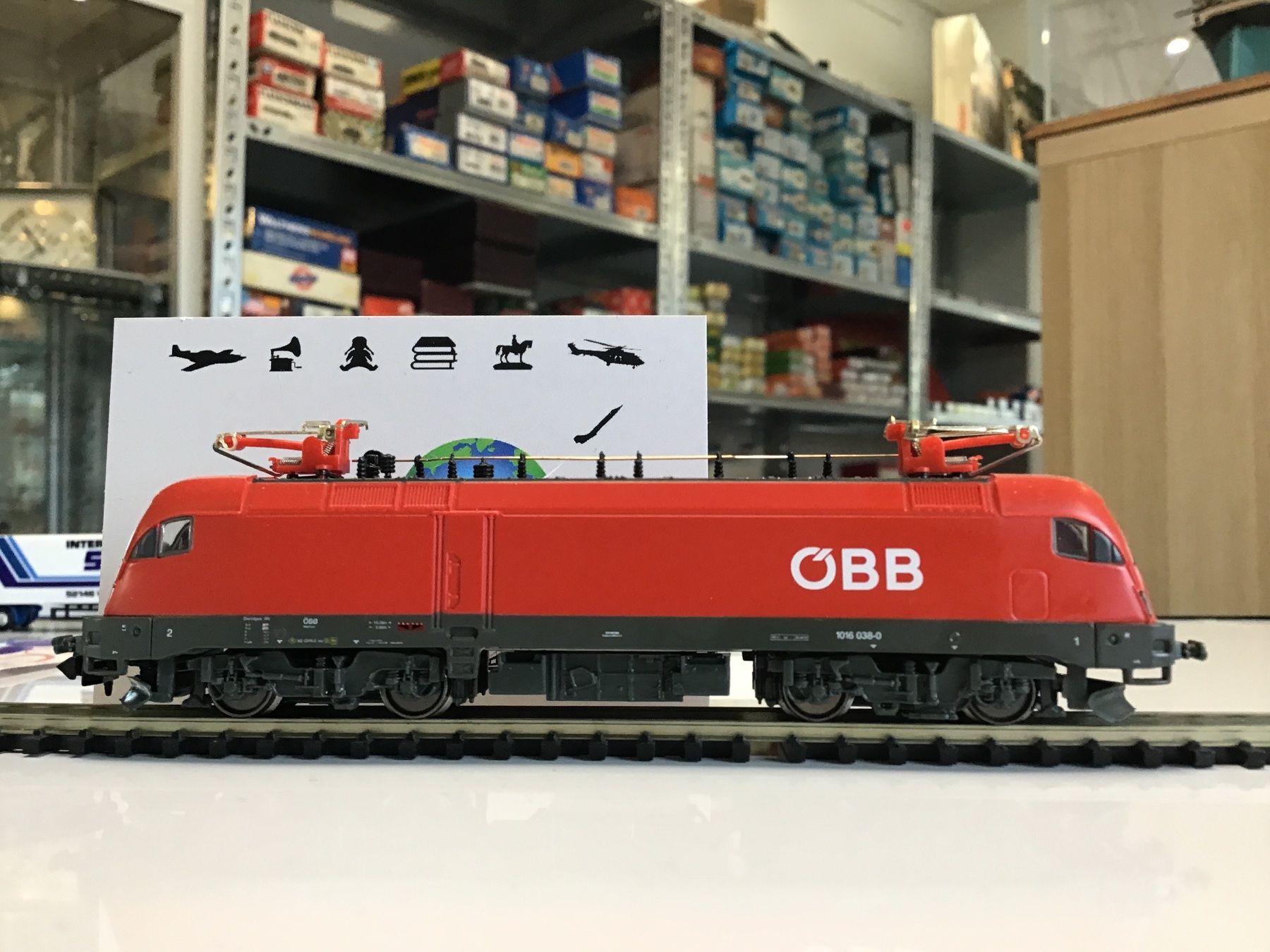 Hobbytrain Modellini di ferrovie: ÖBB HOBBYTRAIN 1016 033-6, SPUR N Rot – Usato da Männedorf venduto da Modelle-aller-Art 1