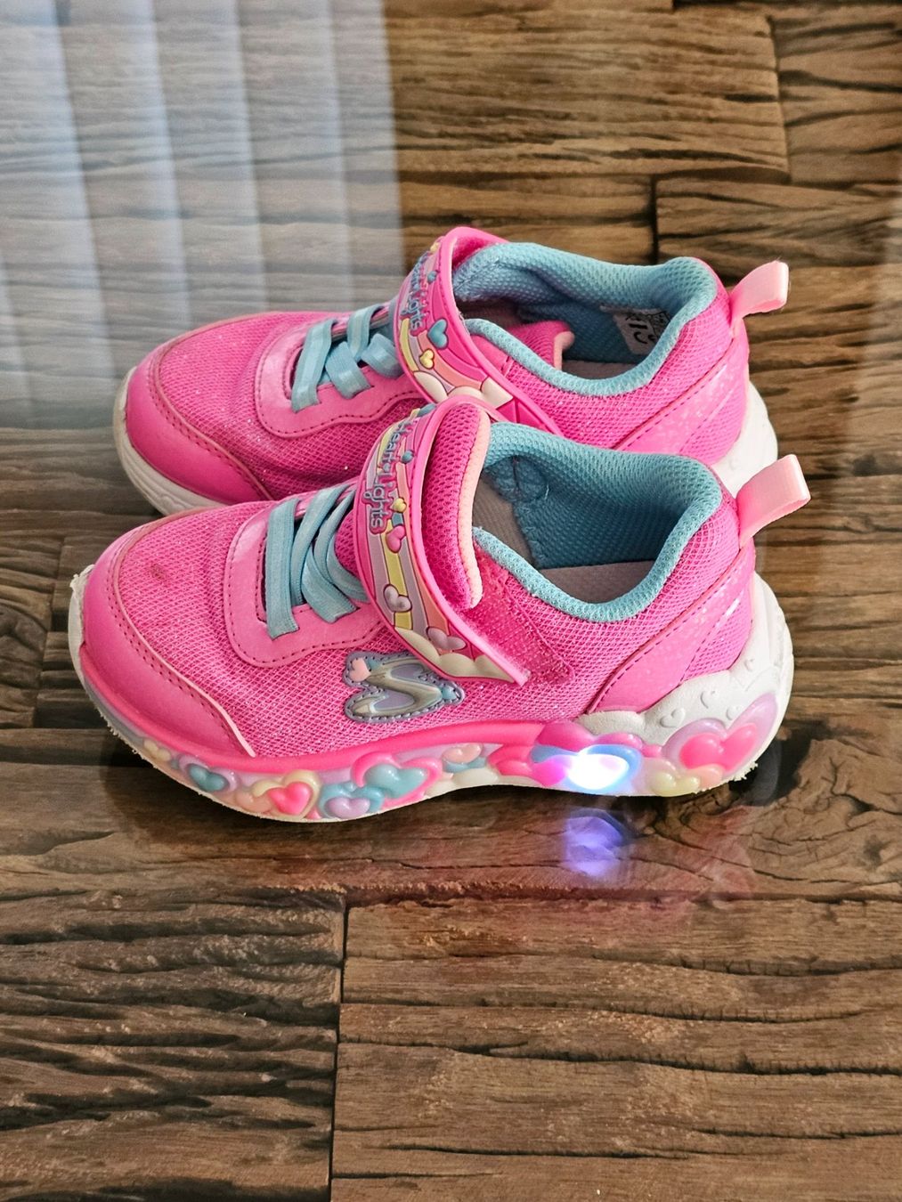 Skechers Scarpe per ragazze: Skechers Heart Lights Gr.25 – Usato da Birr venduto da V-K 1