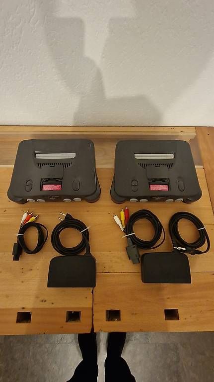 Nintendo Console: Nintendo Gaming Set (2 konsolen+ 6 controller) – Usato da Sonnental venduto da Mari_s